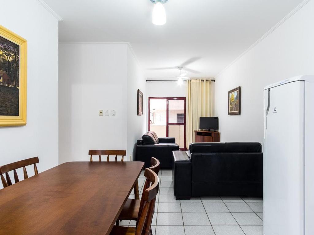 Apartamento Espacoso Com Ar Condicionado E Wi-Fi, A 100 Metros Da Praia - Edificio Estoril 우바투바 외부 사진